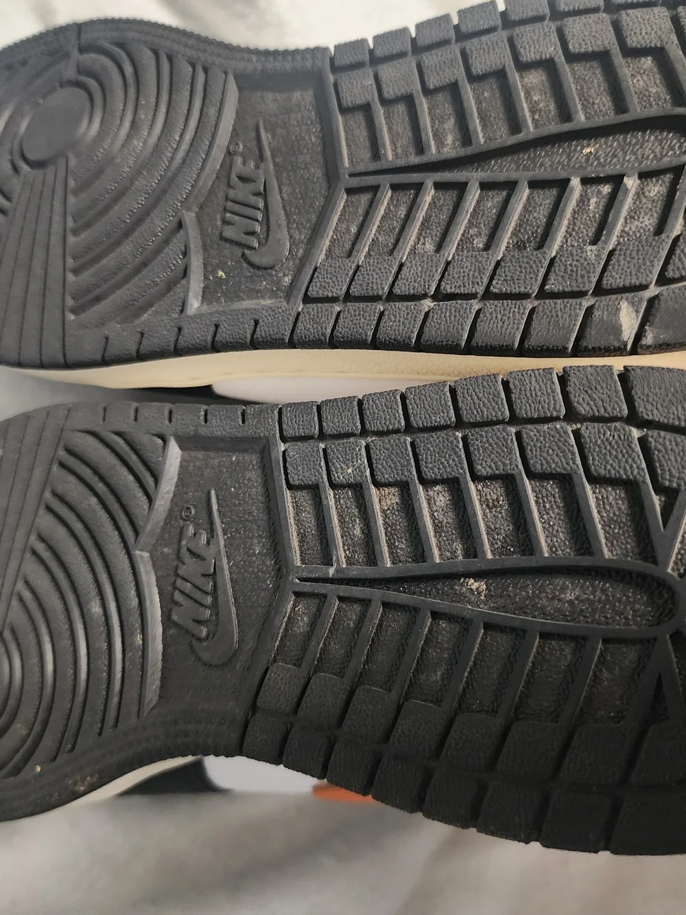 Air Jordan 1 Mid GS Starfish/Black Toe  7Y